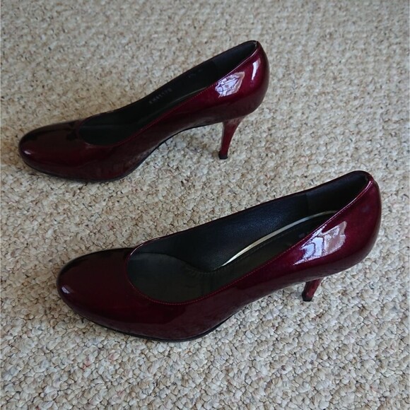 Stuart Weitzman Burgundy Patent Leather Round Toe Pumps Size 7.5M - Picture 4 of 13
